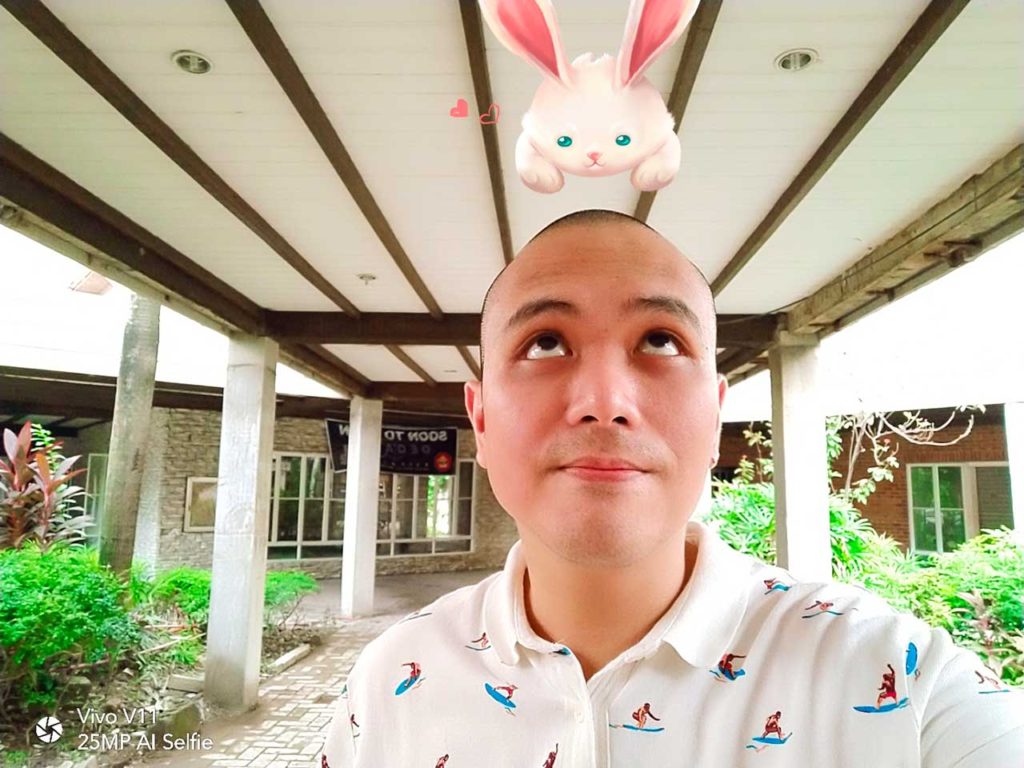 Vivo V11 sample selfie picture with AR sticker. Review, price and specs on Revu Philippines