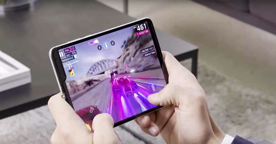 Gaming on the Samsung Galaxy Fold foldable phone via Revu Philippines