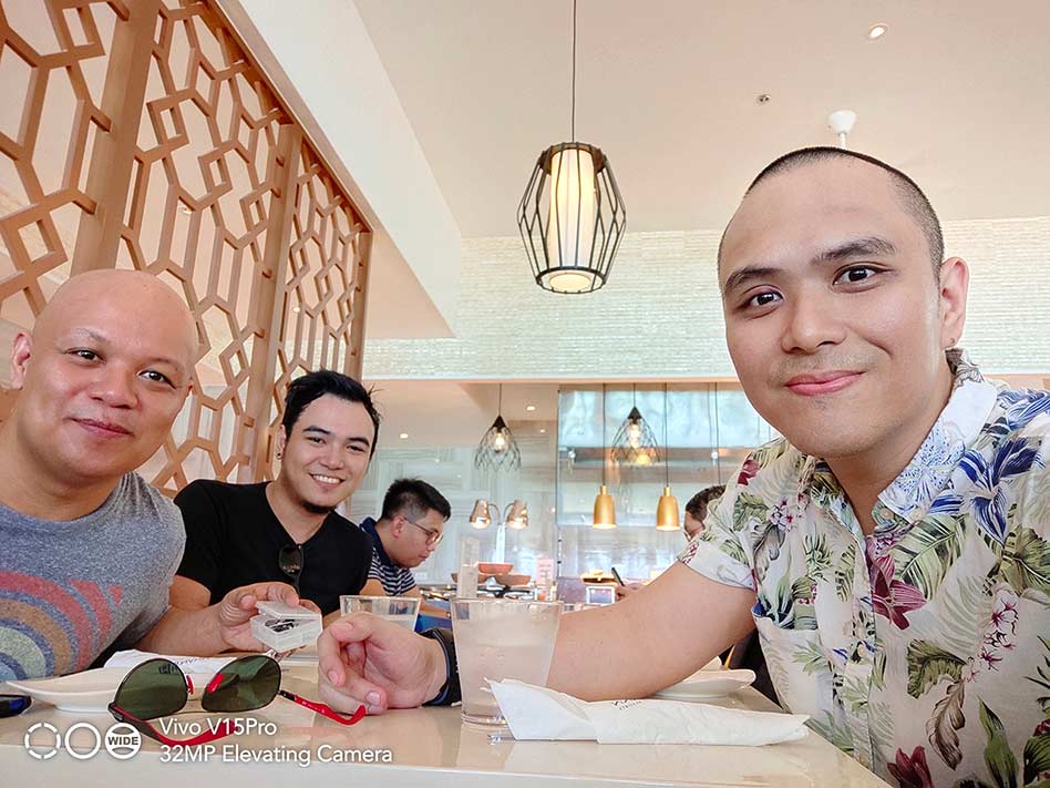 Vivo V15 Pro sample group selfie picture shot in Beauty mode by Revu Philippines