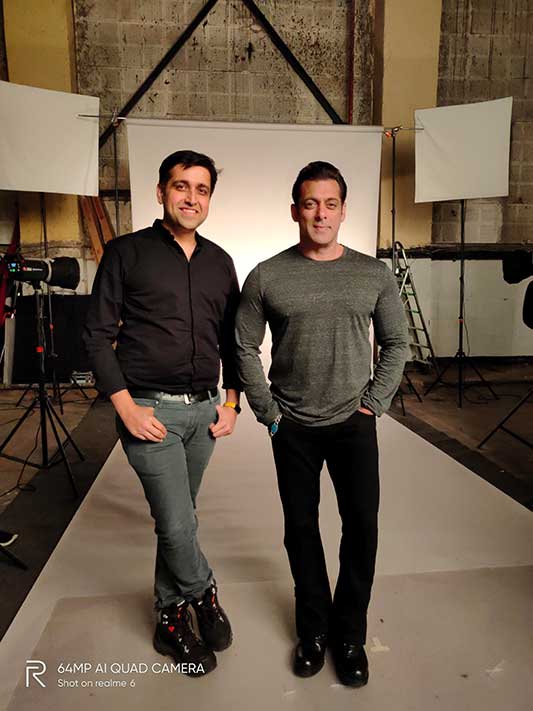 Realme 6 sample picture of Realme CEO Madhav Sheth and Bollywood celebrity Salman Khan via Revu Philippines