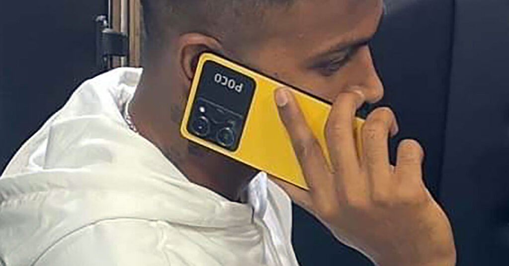 Hardik Pandya with POCO X5 series phone via Revu Philippines